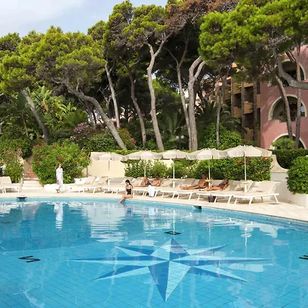 Village Hotel 5*